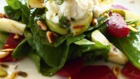 Antepfıstıklı ve Naneli Armut Salatası